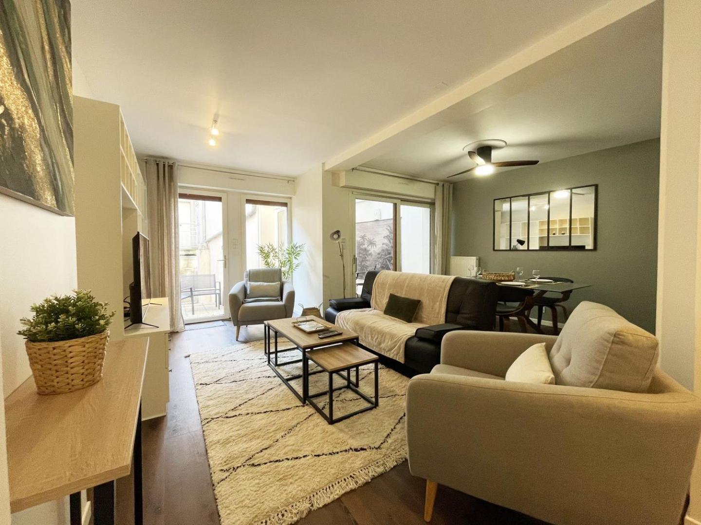 Le Patio De La Reine Berthe - Parking Included Apartment Chartres Exterior photo